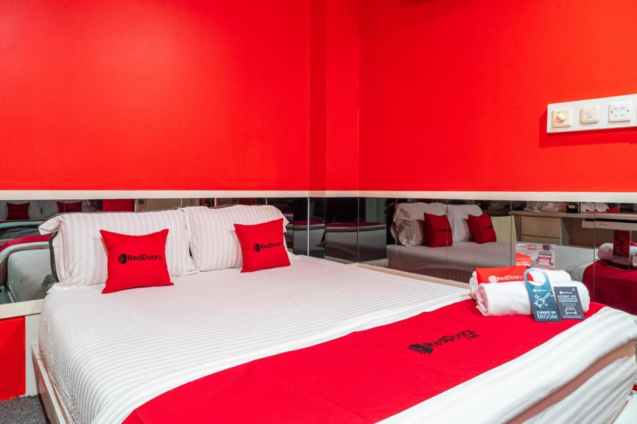 Reddoorz Plus Near Chadstone Mall Bekasi Ngoại thất bức ảnh