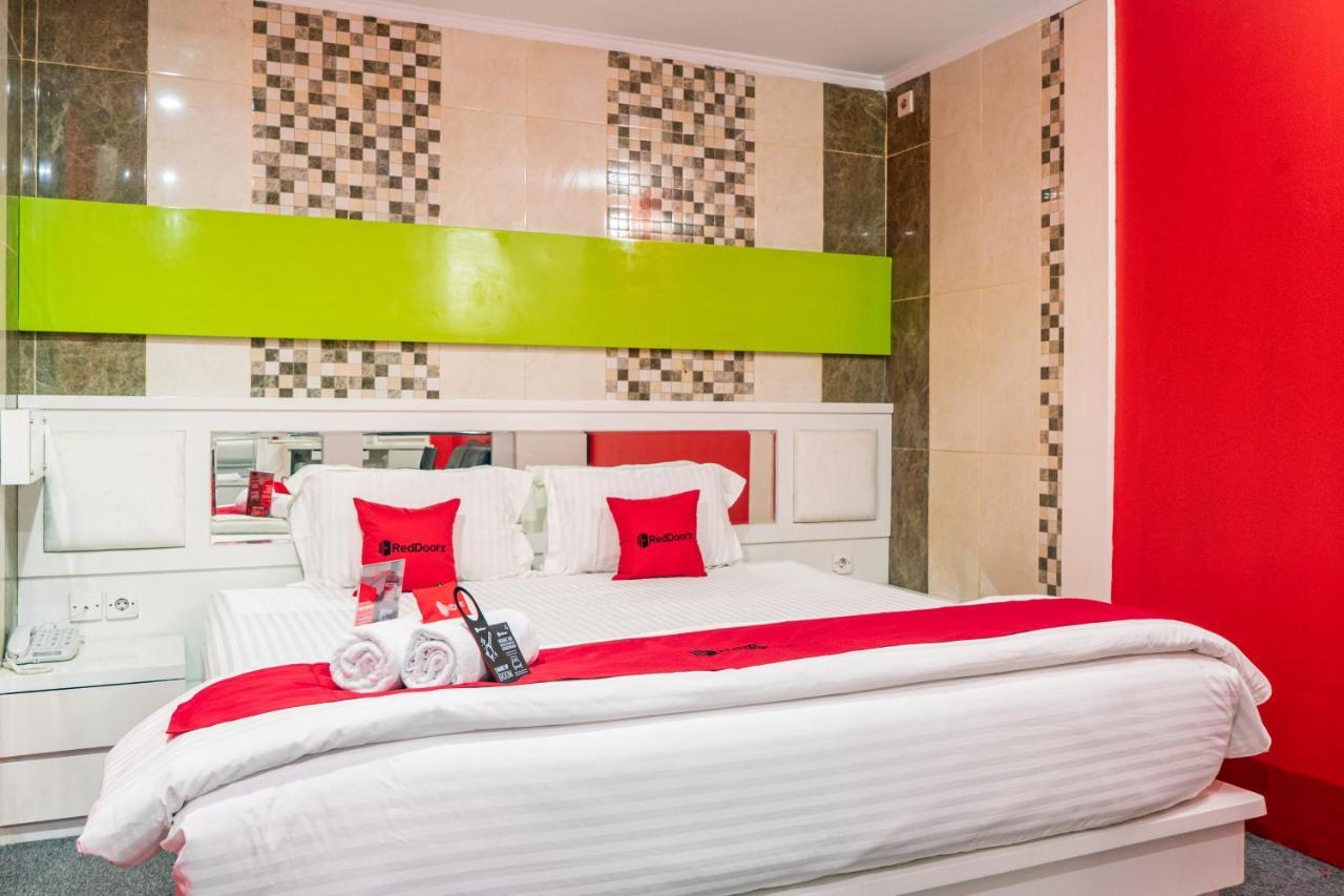 Reddoorz Plus Near Chadstone Mall Bekasi Ngoại thất bức ảnh